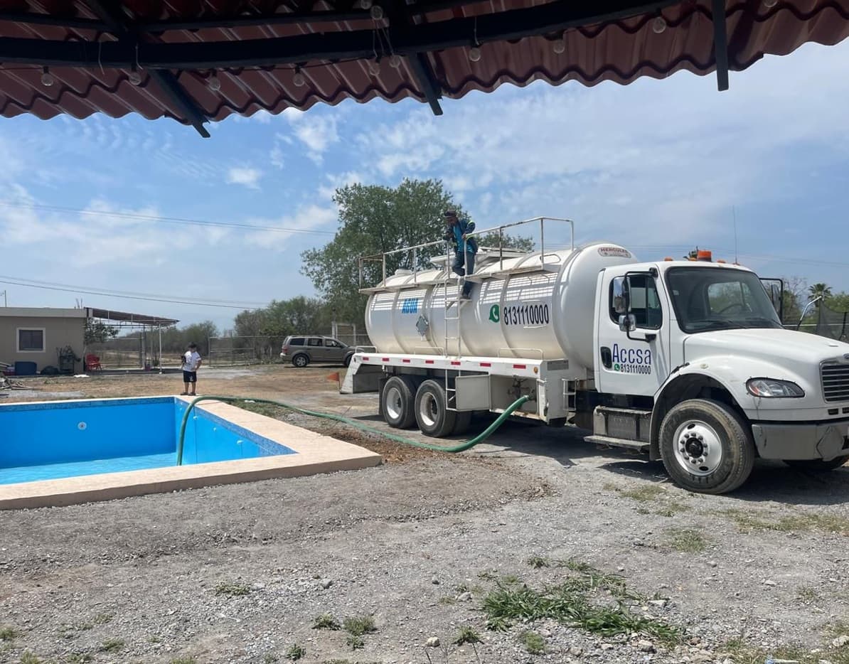 Pipa de agua desmineralizada para industria en Nuevo León - ACCSA Transportes