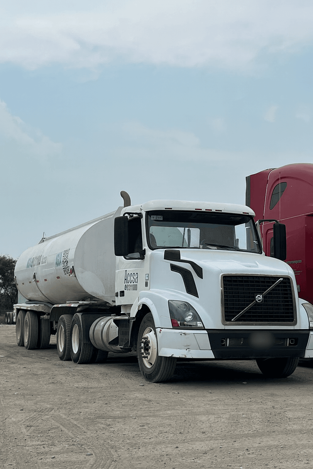 Pipa de agua residual tratada para construcción en Nuevo León - ACCSA Transportes